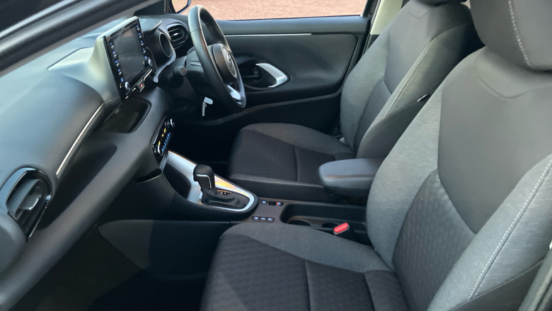 Toyota Yaris 1.5 Hybrid Design 5dr CVT Hybrid Hatchback